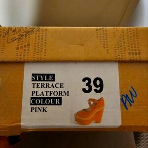 NIB FREE PEOPLE TERRACE PLATFORM.. SIZE 39 PINK